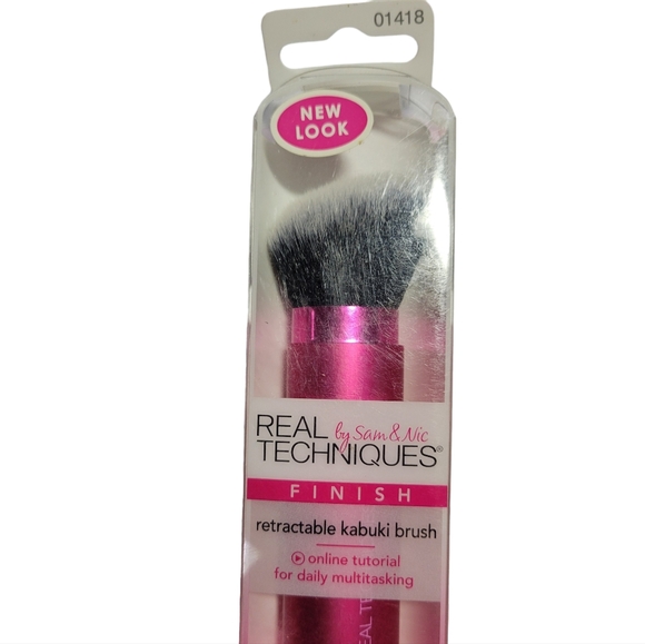 NIB NWOT Real Techniques By Sam & Nic Retractable Kabuki Finishing Brush - Picture 3 of 3